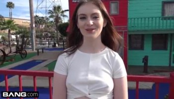 Horny brunette cums of pleasure